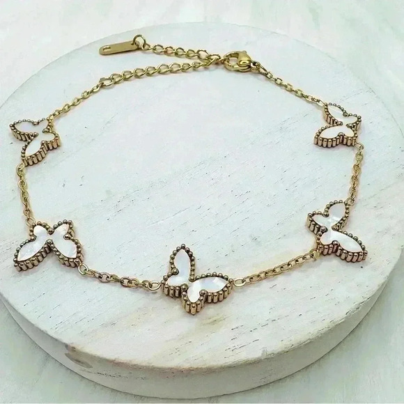 Butterfly Buttercup Bracelet in white - Picture 1 of 8